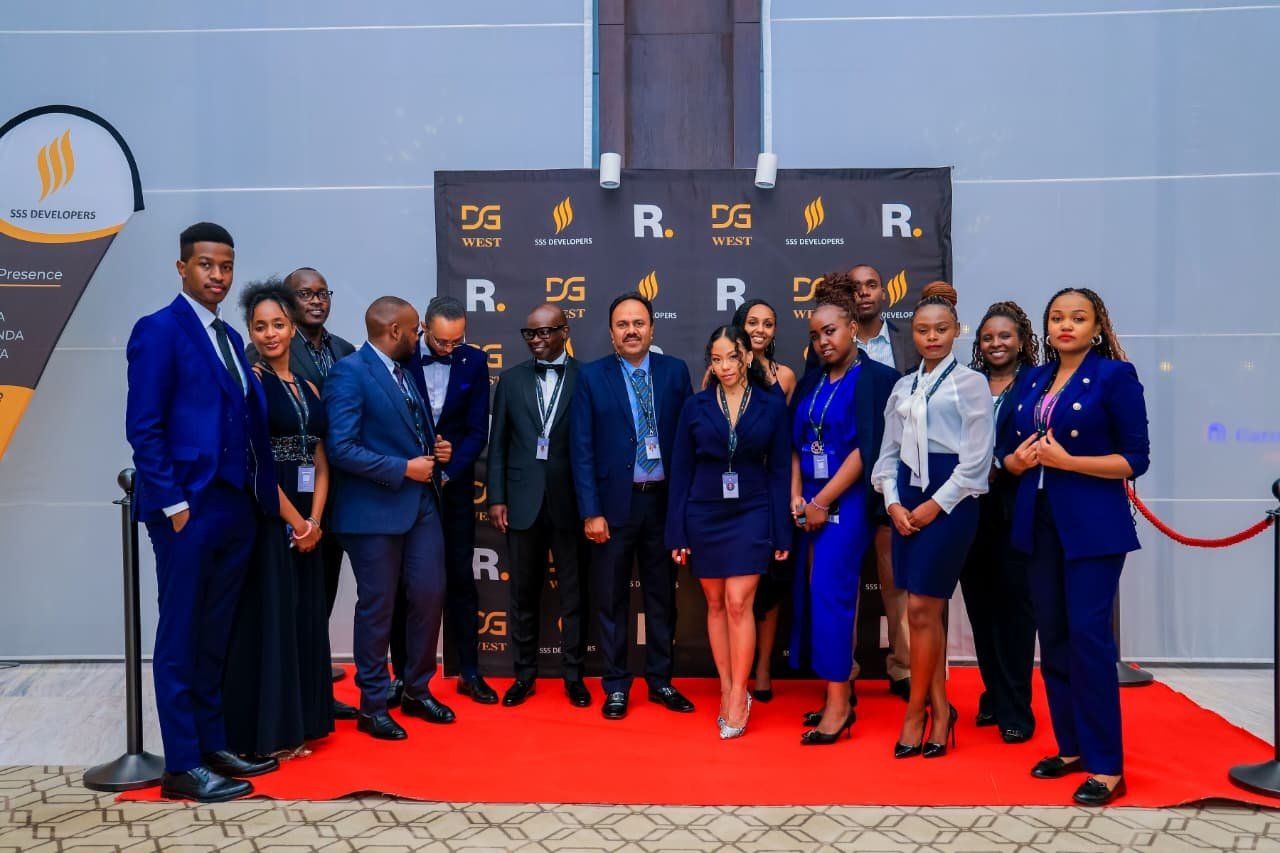 Luxury Apartment Showcase - Rooftop Pool